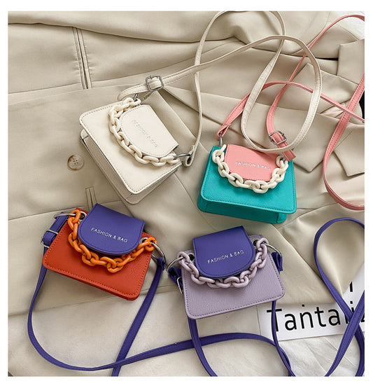 Color contrast one-shoulder chain bag